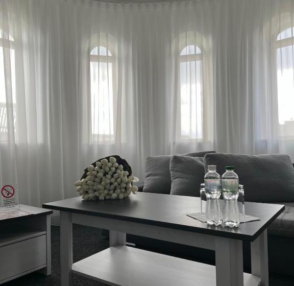 Полулюкс, Knyazhyi Dvir