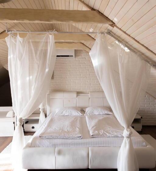 Люкс, Knyazhyi Dvir