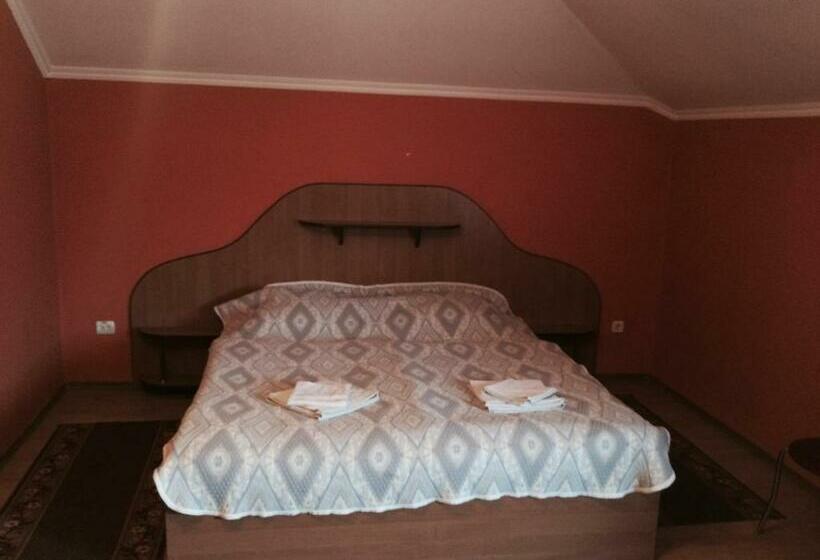 מיטת קינג בסוויטה, Zoloti Vorota