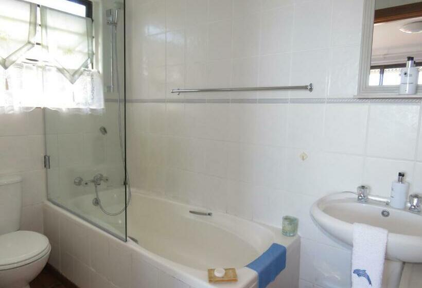 غرفة قياسية مطلّة علي البحر, At Whale Phin Guest House