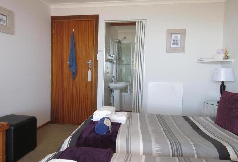 غرفة قياسية مطلّة علي البحر, At Whale Phin Guest House