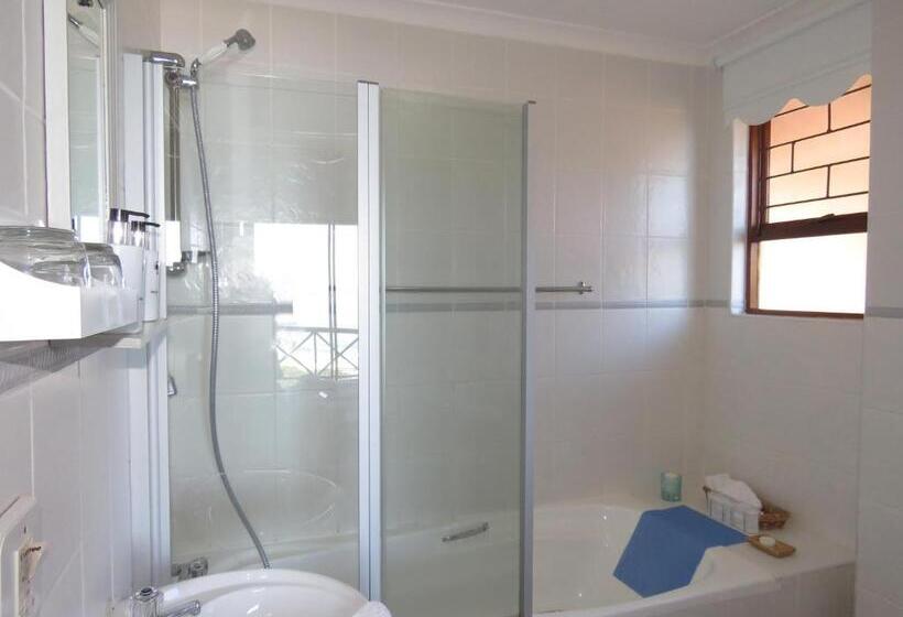 غرفة قياسية مطلّة علي البحر, At Whale Phin Guest House