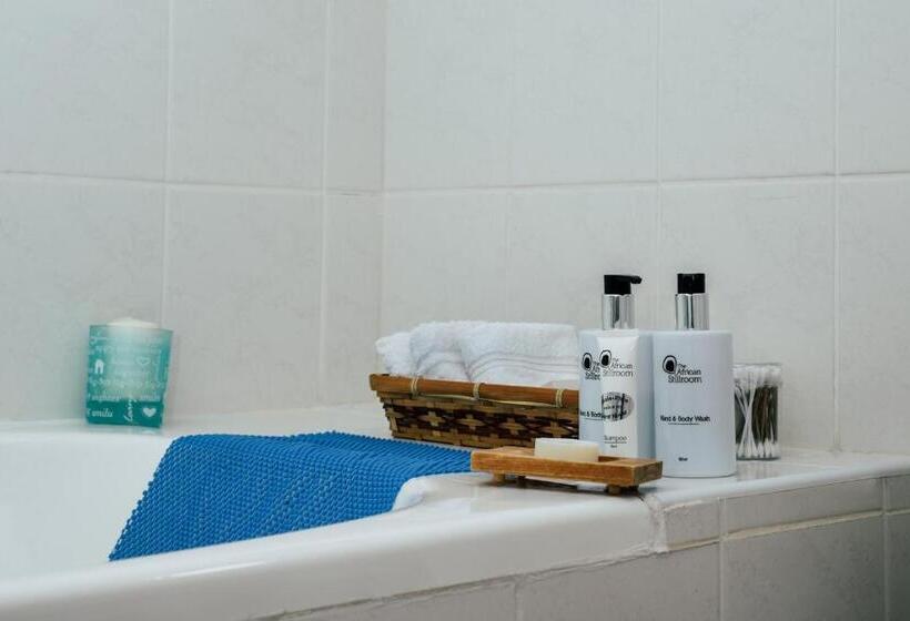 غرفة قياسية مطلّة علي البحر, At Whale Phin Guest House