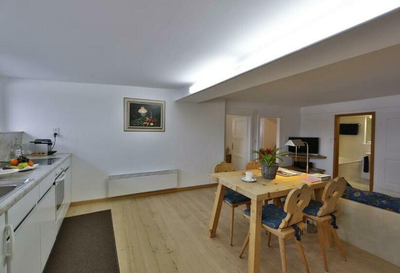 חדר משפחתי קלאסי, Relais & Châteaux In Lain Hotel Cadonau