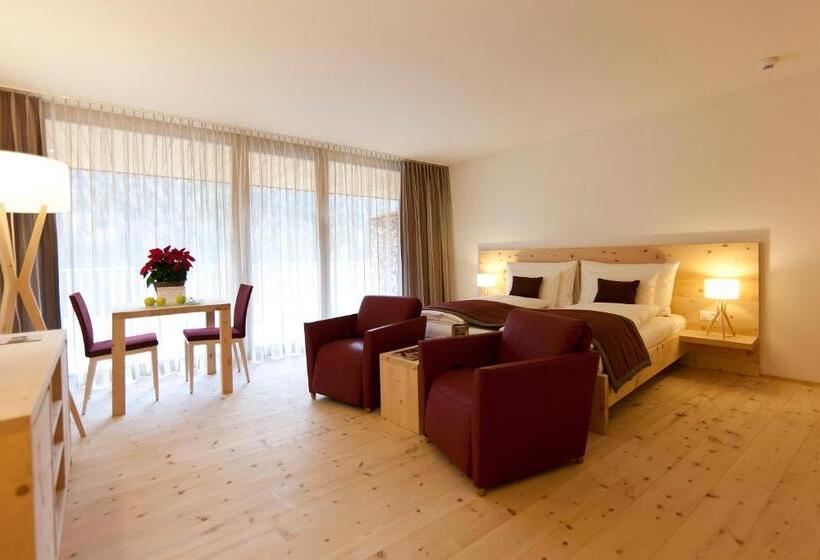 Полулюкс Одноместный с Террасой, Relais & Châteaux In Lain Hotel Cadonau
