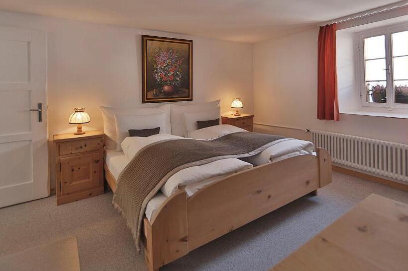 חדר משפחתי קלאסי, Relais & Châteaux In Lain Hotel Cadonau