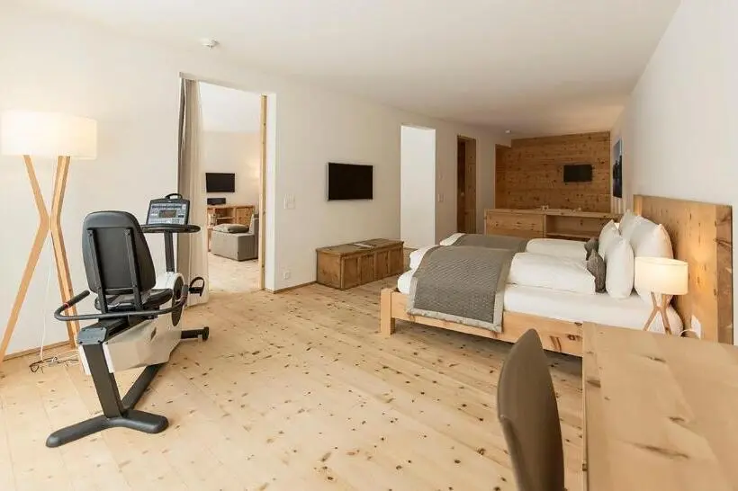 スイート, Relais & Châteaux In Lain Hotel Cadonau