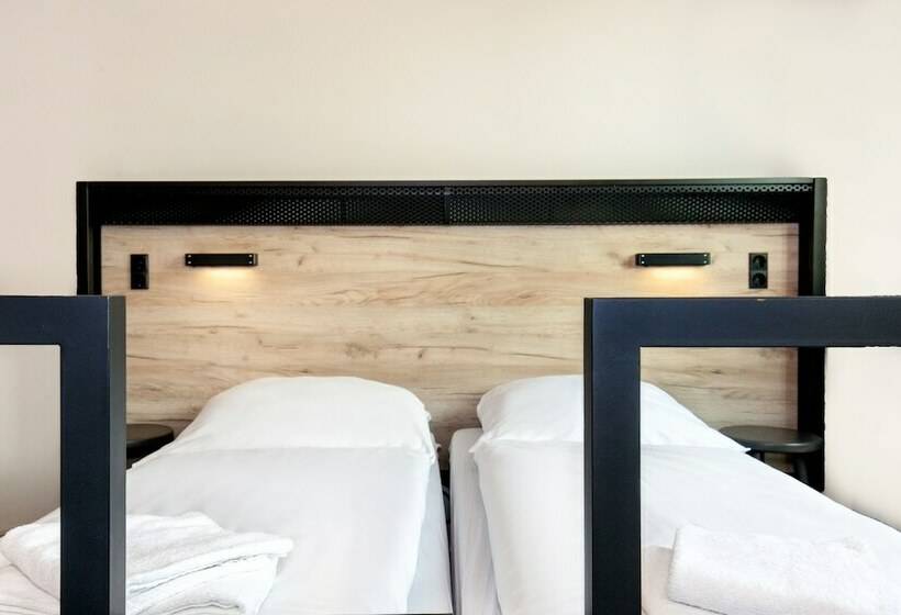 اتاق خانوادگی, a&o Berlin Mitte