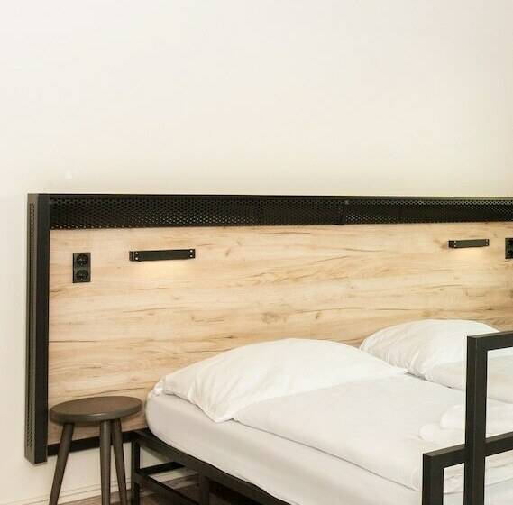 اتاق خانوادگی, a&o Berlin Mitte