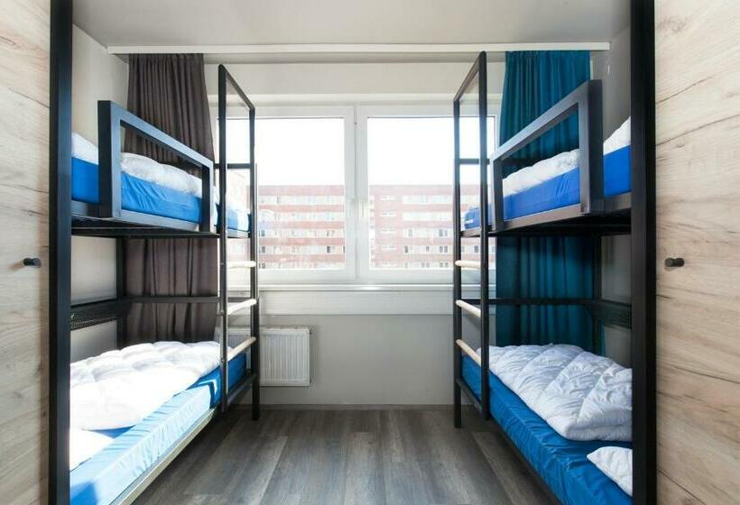 Säng i Delat Rum, a&o Berlin Mitte