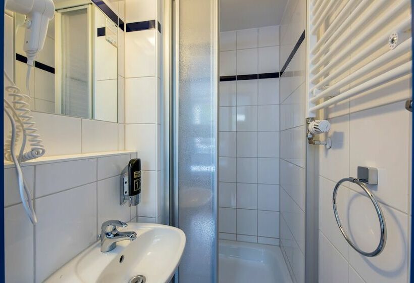 Säng i Delat Rum, a&o Berlin Mitte