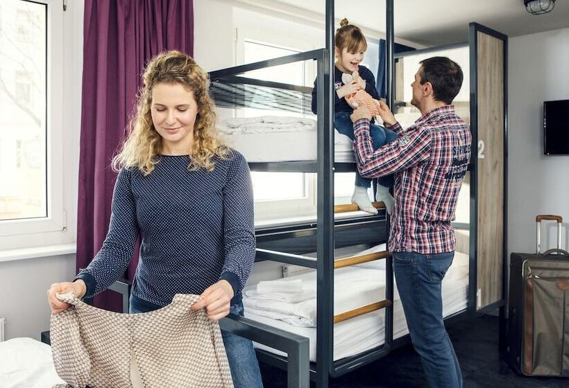 اتاق خانوادگی, a&o Berlin Mitte