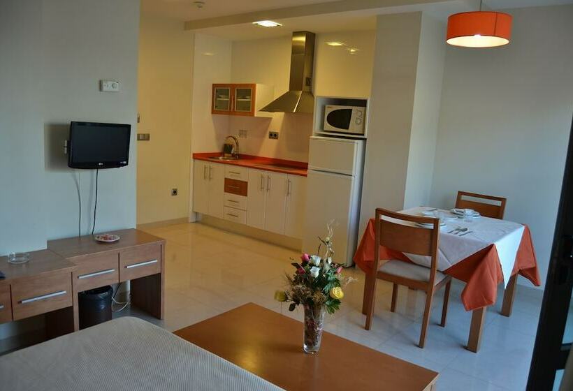 带露台的标准工作室, Aparthotel Bahía