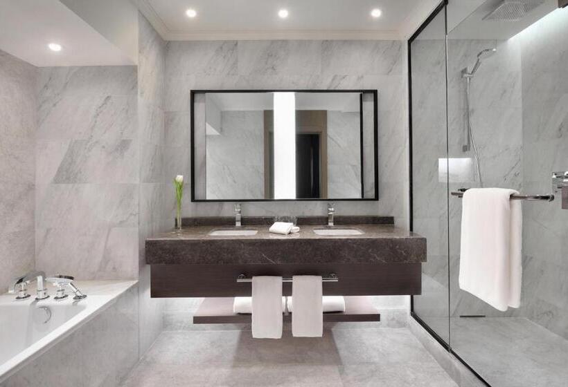 带大床的小型套房, Al Ahsa Intercontinental, An Ihg