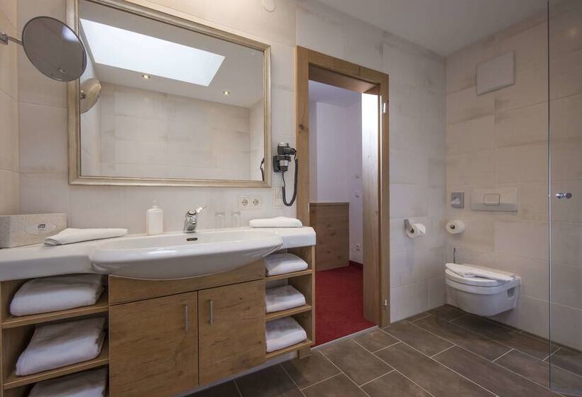 Семейный Номер, Andreas Hofer