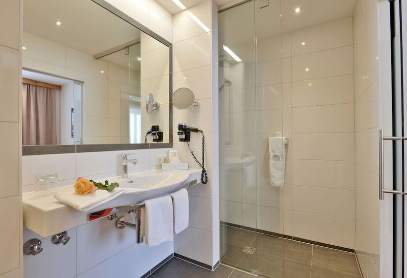 Номер Superior, Andreas Hofer