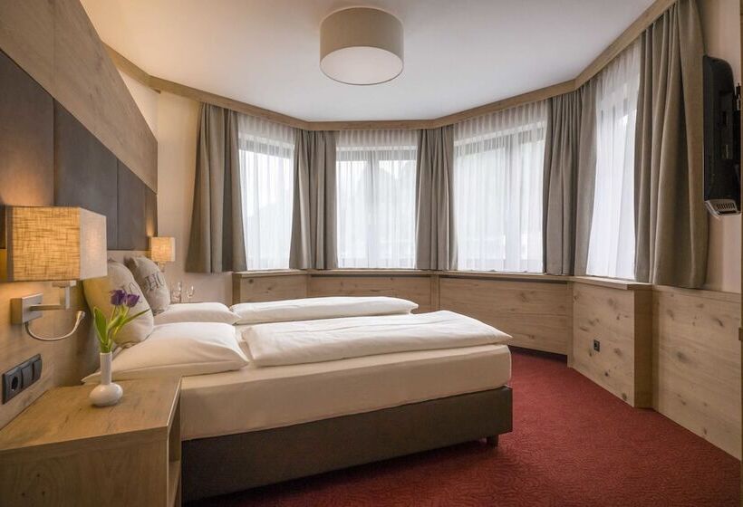 Номер Superior, Andreas Hofer