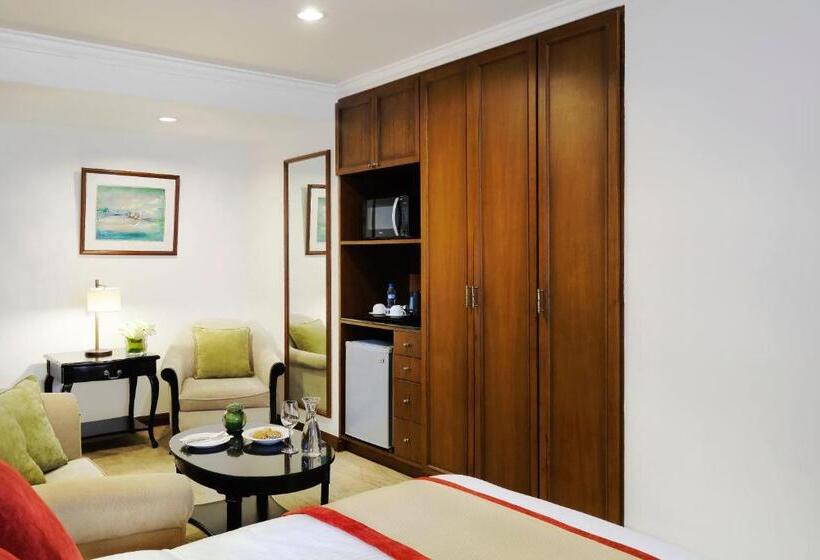 سوییت جونیور لوکس, Discovery Suites Manila, Philippines