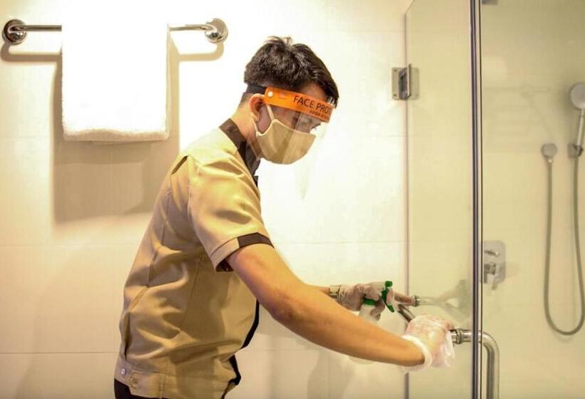 سوییت جونیور لوکس, Discovery Suites Manila, Philippines