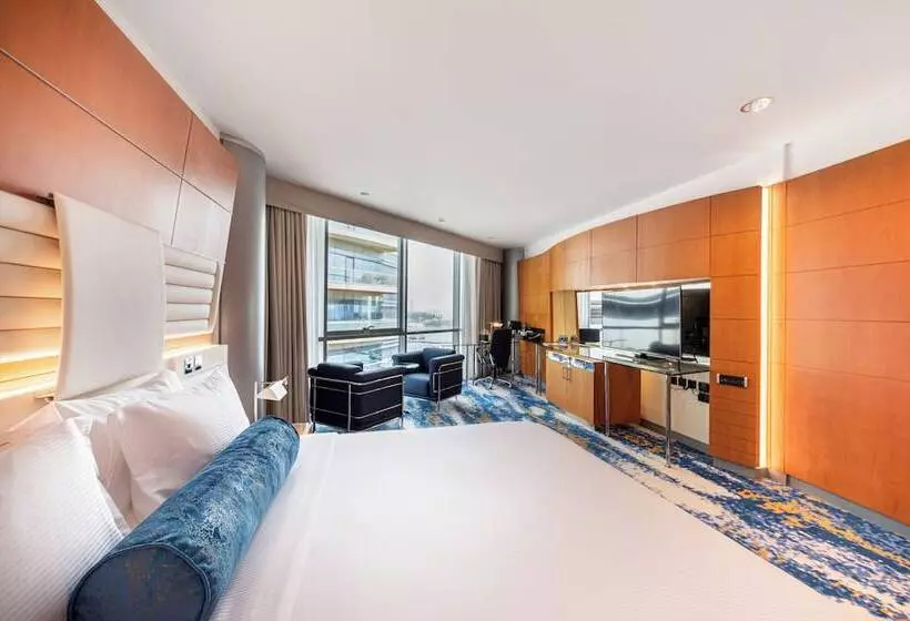 اتاق لوکس با تخت بزرگ, Mövenpick Dubai Creek