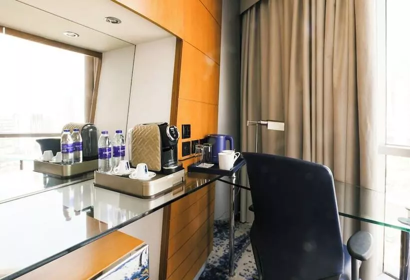 اتاق لوکس با تخت بزرگ, Mövenpick Dubai Creek