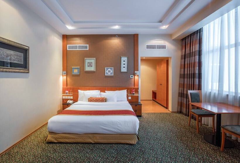 سوییت جونیور, Gulf Court