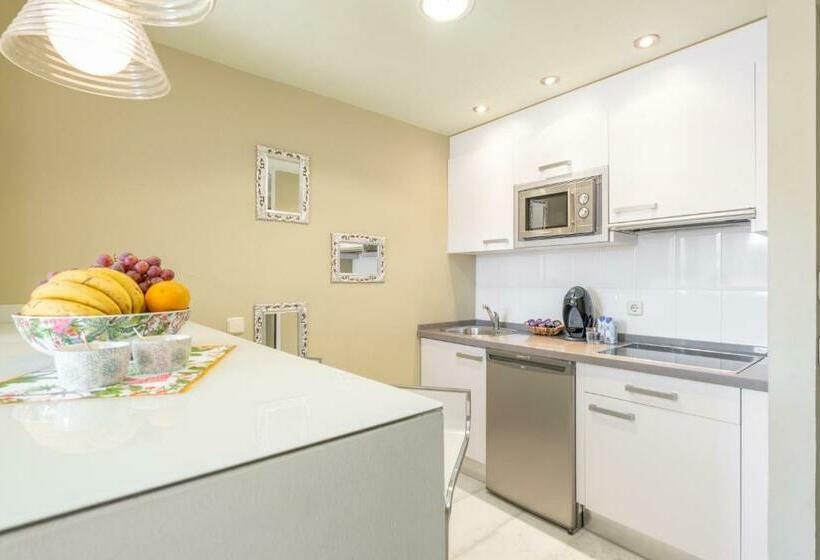 Полулюкс, Holiday World Riwo