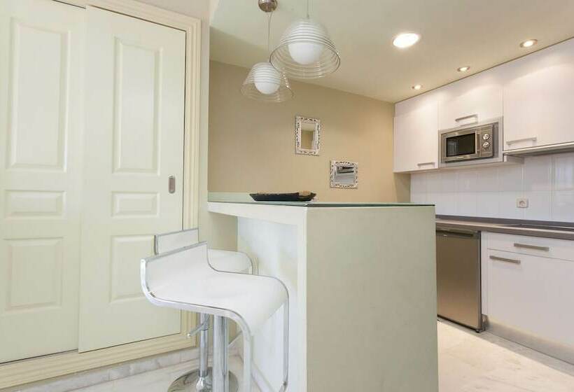 Полулюкс, Holiday World Riwo