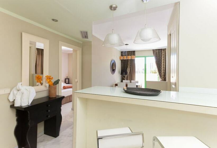 Полулюкс, Holiday World Riwo