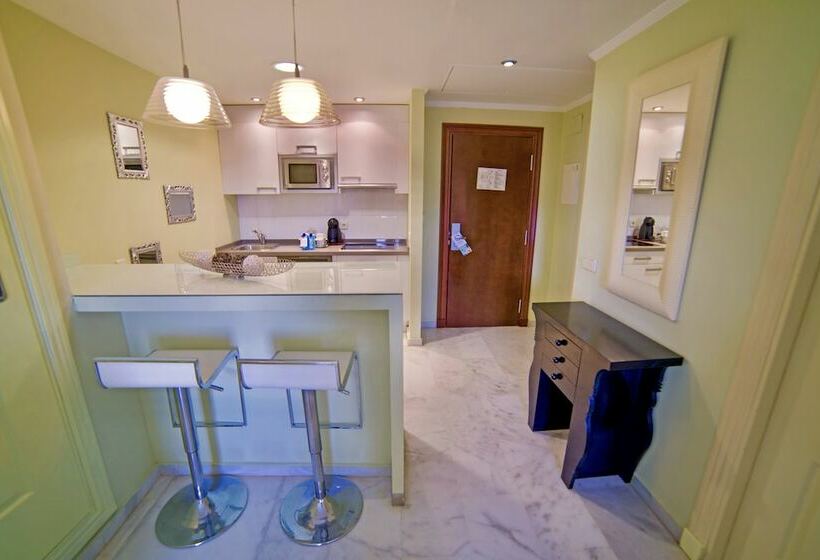 Полулюкс, Holiday World Riwo