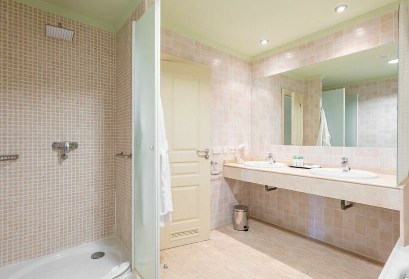 Полулюкс, Holiday World Riwo