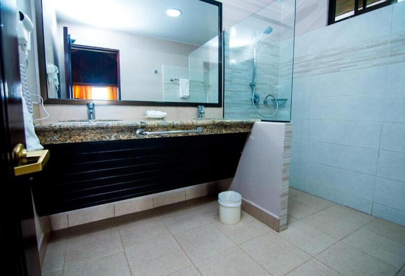 بنجلو قياسى مطلّ علي الحديقة, Lavas Tacotal