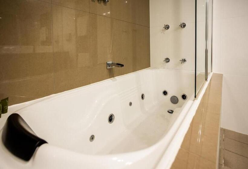 Deluxe Suite King Bed, Littomore Hotel On Stewart, Bathurst