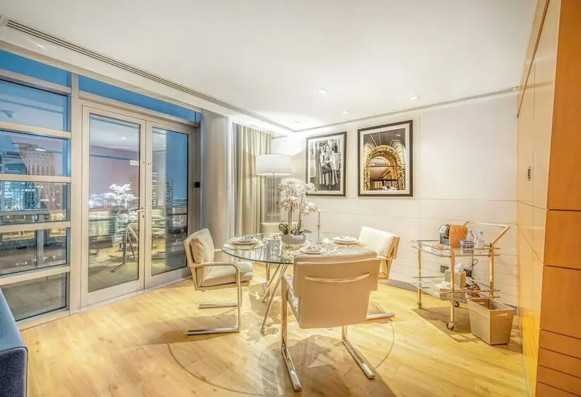 سوئیت پرزیدنت, Mövenpick Dubai Creek