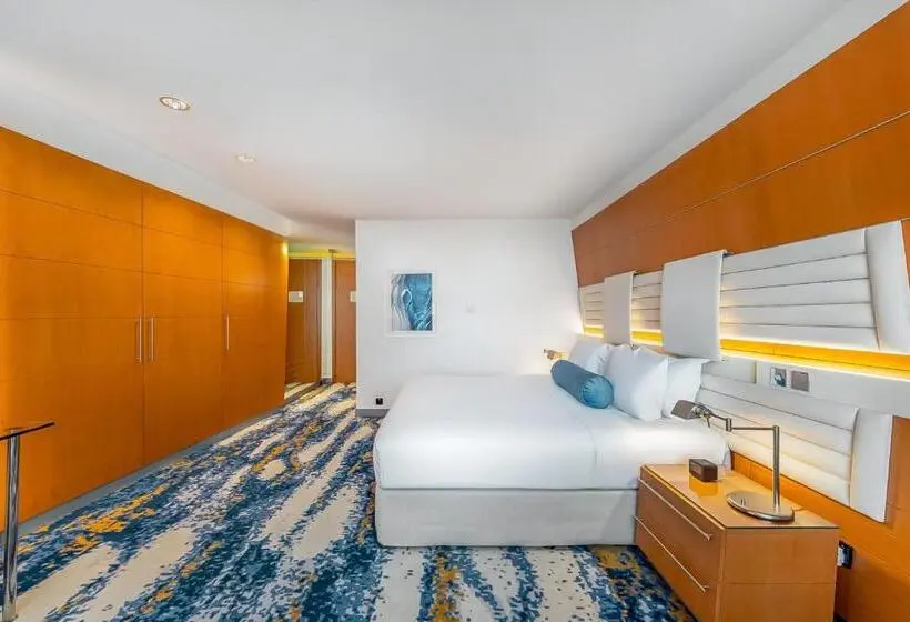 اتاق لوکس با تخت بزرگ, Mövenpick Dubai Creek