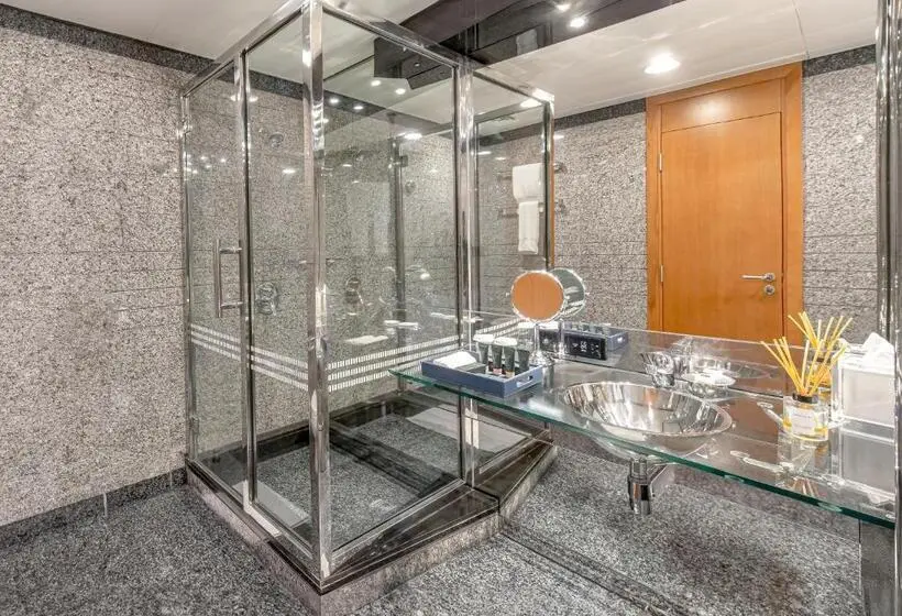 اتاق لوکس با تخت بزرگ, Mövenpick Dubai Creek