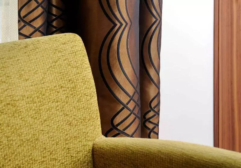 اتاق اجرایی با تخت بزرگ, Mövenpick Dubai Creek