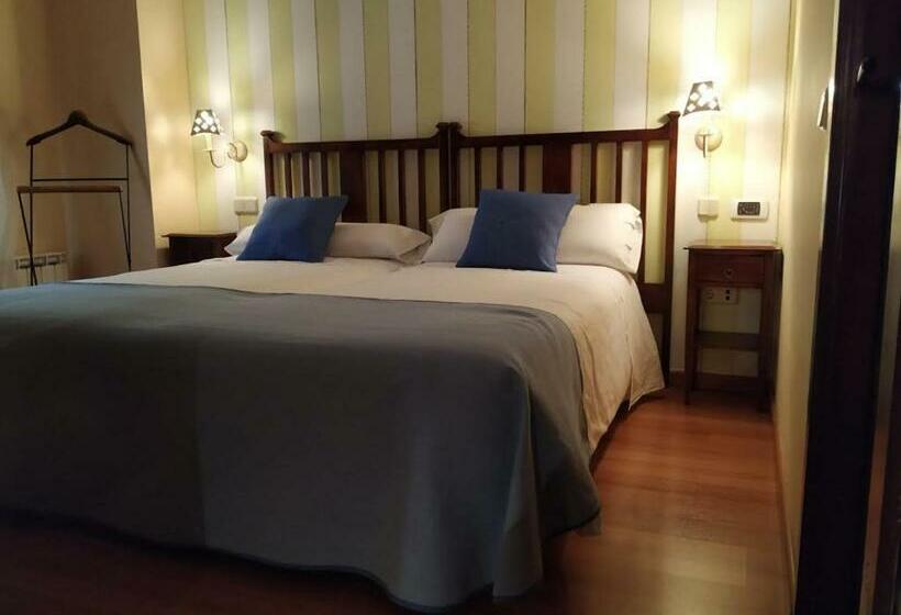 جناح جونيور, Palaterna