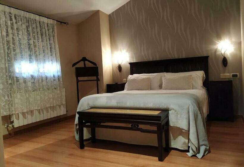 جناح جونيور, Palaterna