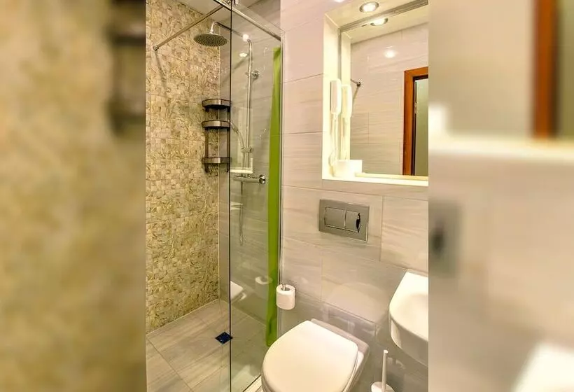 اتاق اکونومی, Regina