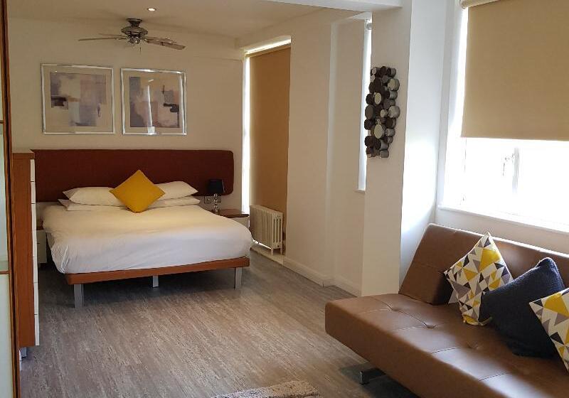 スイート, Roland House