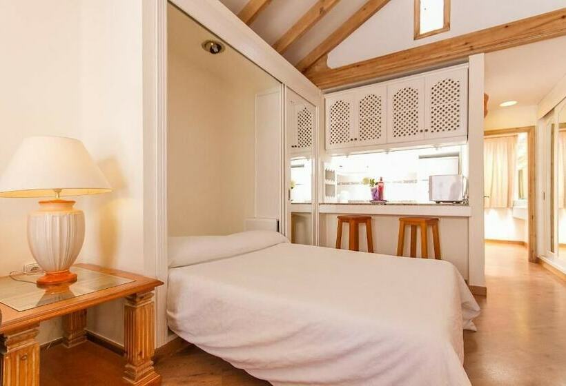 스탠다드 스튜디오, Sands Beach Resort