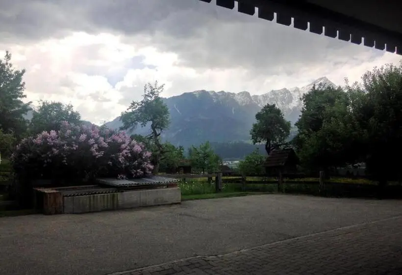 エコノミールーム, Landhus Almens