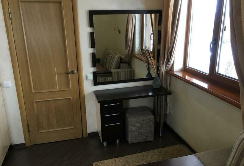 اتاق خانوادگی, Vesyolaya Rochsha