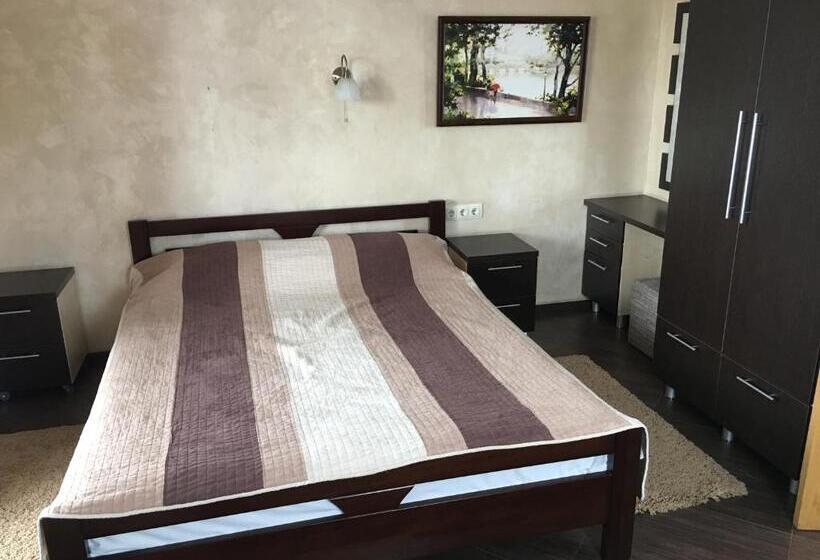 اتاق خانوادگی, Vesyolaya Rochsha