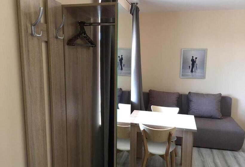 اتاق استاندارد با تراس, Vesyolaya Rochsha