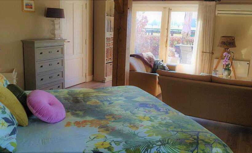 سوییت جونیور, B&b Farmhouse De Loksheuvel