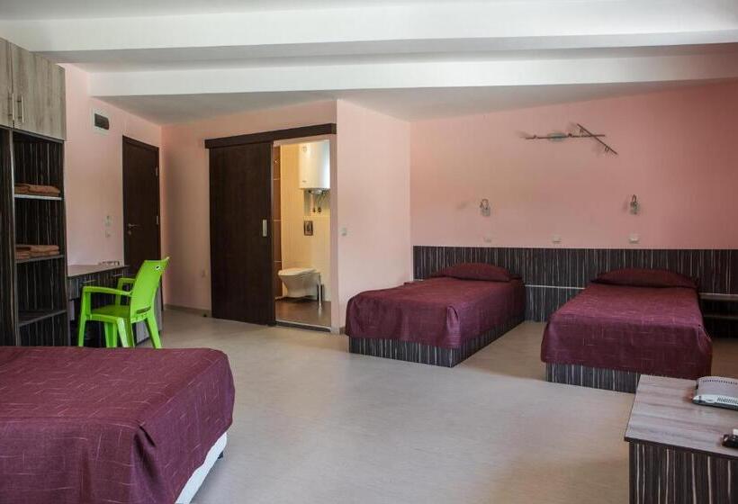 Четырехместный Номер Стандарт, Family Hotel Kipra