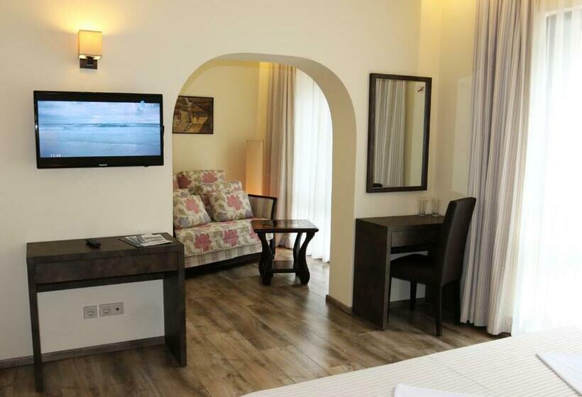 غرفة عائلية, Aqua Varvara