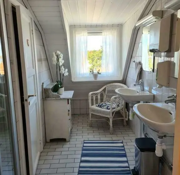 バス共有のスタンダードルーム, Missionshuset Bed & Breakfast